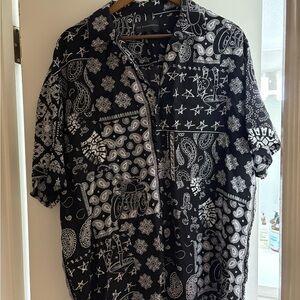 No Boundaries Black and White Bandana Graphic Shirt